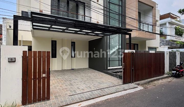 Disewakan Rumah Mewah Area Strategis Semi Furnished 2