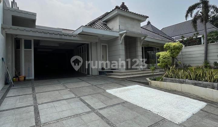 Disewakan Rumah Menteng Area Pusat Kota Semi Furnished