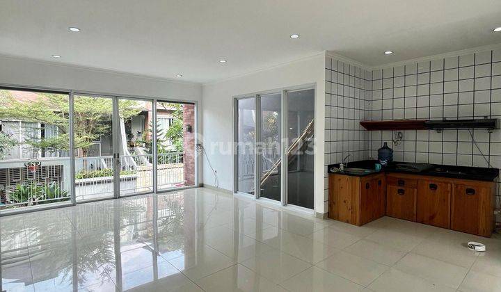 Disewakan Rumah Dalam Townhouse Area Strategis  2