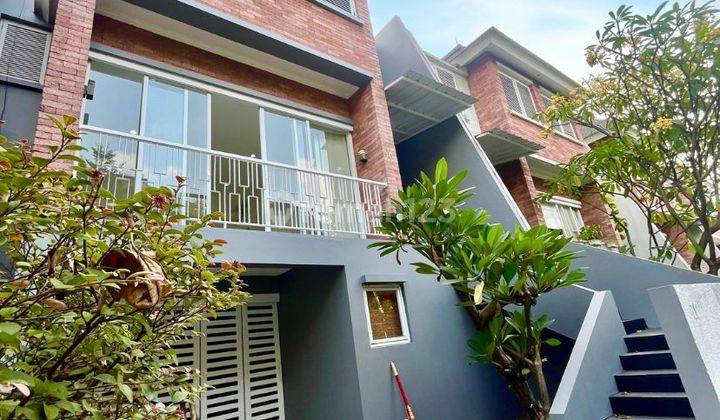 Disewakan Rumah Dalam Townhouse Area Strategis  1