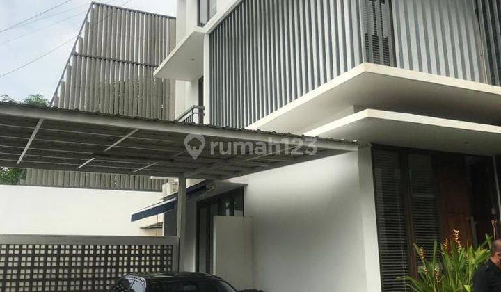 Disewakan Rumah Dalam Townhouse Siap Huni Fully Furnished  2