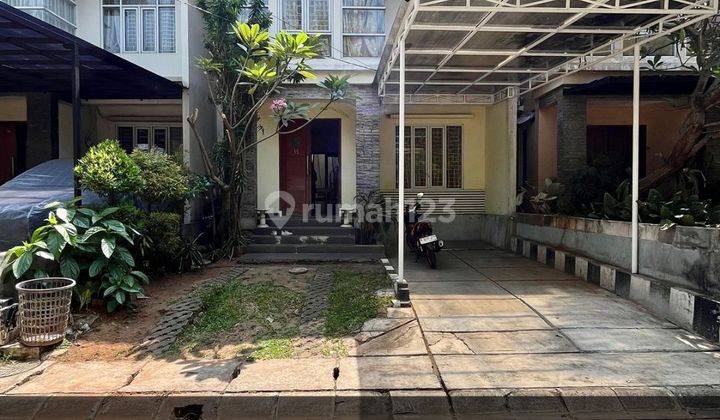 Disewakan Rumah Dalam Townhouse Fully Furnished  1