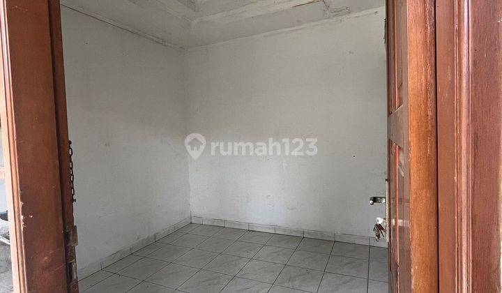 Dijual Rumah Besar Strategis Kompleks Phamindo 2