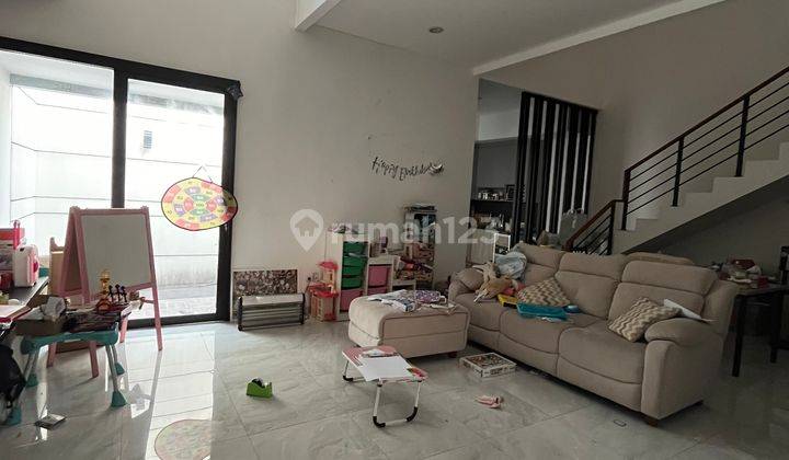 Rumah 2 Lantai Bagus Semi Furnished di Pharmindo, Bandung 1