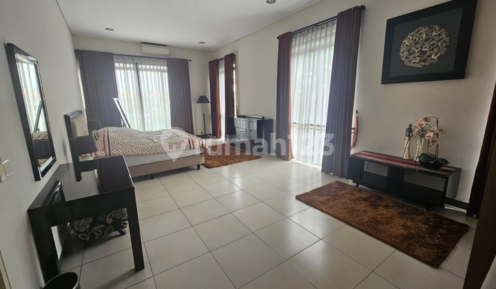 Rumah Modern Kota Baru Parahyangan