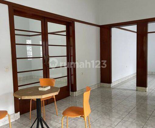 Rumah Bawa Hokie Vintage Di Jl Cilamaya Bandung 2