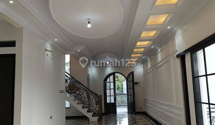 Dijual rmh 4 Lt. di Mampang Prrapatan
Jakarta Selatan
 2