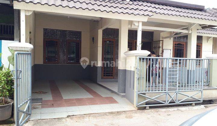 Di jual rumah Hoek di Cluster Anggur, Harapan Indaĥ,  Bekasi
 1