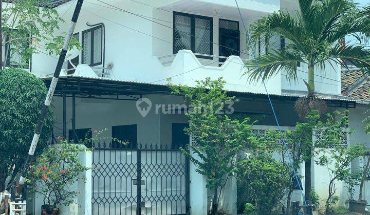 Dijual Rumah Hook Asri 2 Lt.  Di Komplek Harapan Indah* Bekasi 
 1