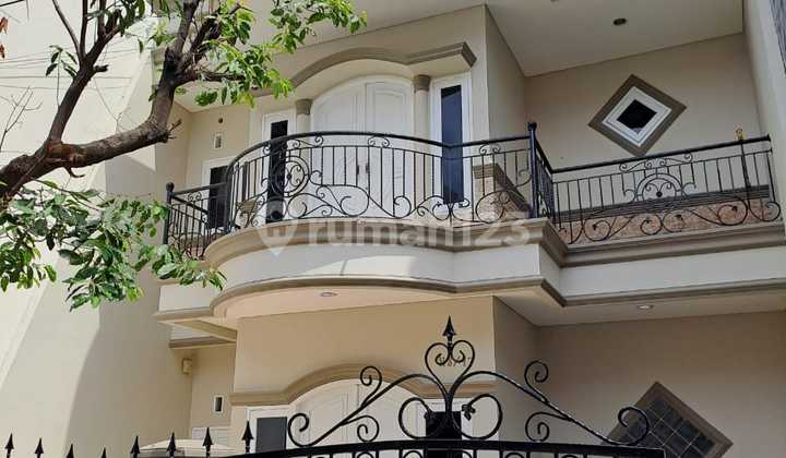 Quick Sale 2-Story Ready-to-Occupy House in Gading Griya Lestari, North Jakarta