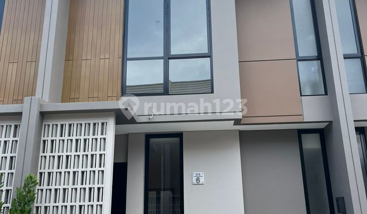 Disewakan Rumah di Cluster Viola Ada Attic Summarecon Crown Gading, Bekasi.