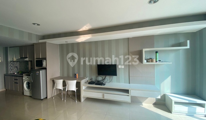 Studio Large Size Apartment Tamansari Hive Strategic Location in Cawang