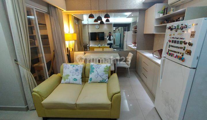 ruang tamu 2 bedroom tamansari hive furnished