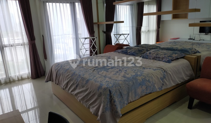 Tamansari Semanggi Studio Apartment Furnished with a Beautiful View