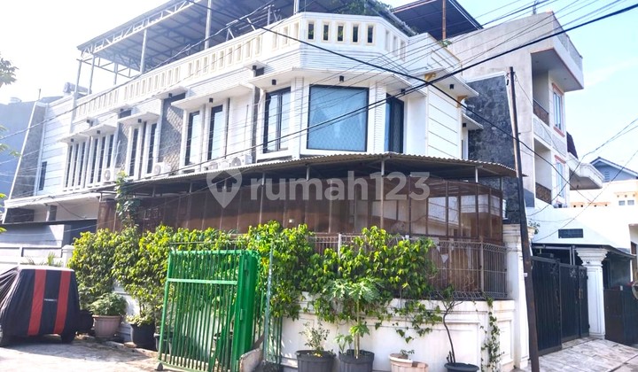 Rumah Hook. Sunter. 3 Lantai. 11X20. Jalan 2 Mobil. Siap Huni