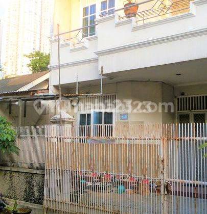 Rumah Tomang.2.5. Lantai. 6x15. Jalan 2 Mobil. Siap Huni