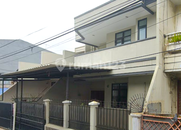 Rumah Tomang. 2.5 Lantai. 10X15. Jalan 2 Mobil. Siap Huni