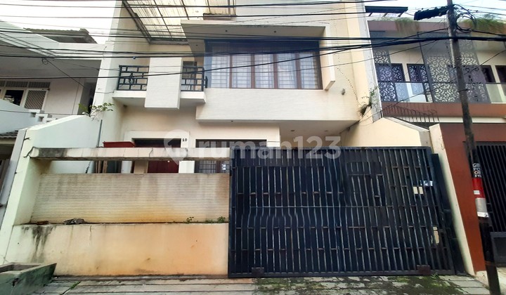 Rumah Cideng. 2 Lantai. 9X18. Jalan 2 Mobil. Siap Huni