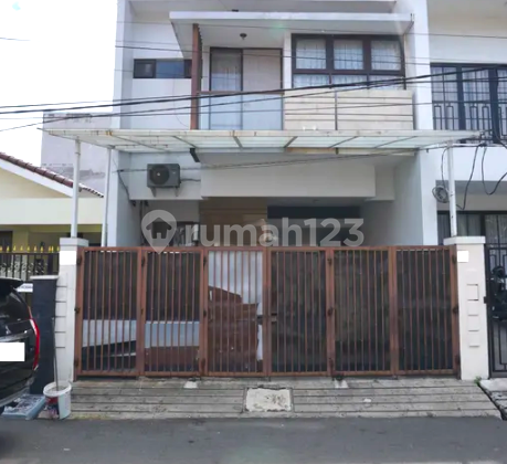 Tomang 3-Story House. 6X18. Wide Road for 3 Cars. Ready to Occupy 2
