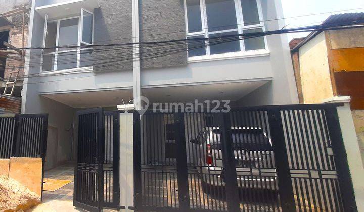 Rumah Baru Taman Ratu. 3 Lantai. 4x20. Jalan 2 Mobil. Siap Huni 2