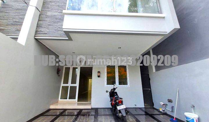 Rumah Baru Taman Ratu. 3 Lantai. 4x20. Jalan 2 Mobil. Siap Huni 1