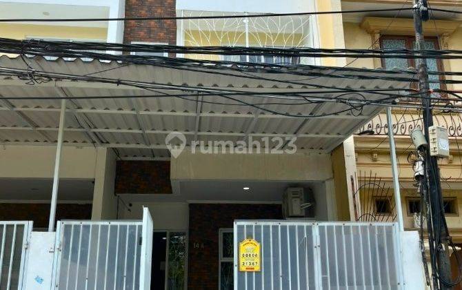 Rumah Taman Ratu. 3 Lantai. 4x20. Jalan 2 Mobil. Siap Huni 1