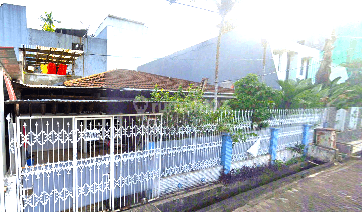 Rumah Tua Taman Ratu. 15x16. Jalan 2 Mobil 2