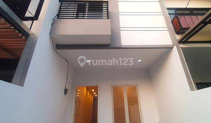 Rumah Tomang. 3 Lantai. 4x17. Jalan 2 Mobil. Siap Huni 1