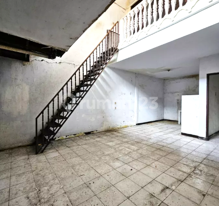 Rumah Tua Cideng. 9X27. Jalan 2 Mobil Rumah Tua Cideng. 9X27. Jalan 2 Mobil