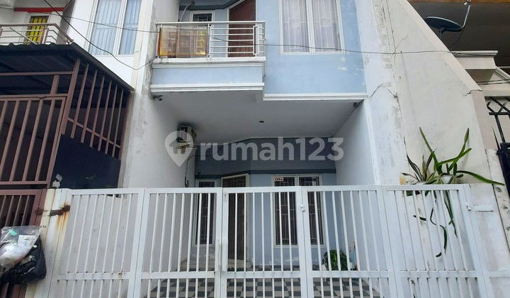 Rumah Tomang. 3 Lantai. 4.5x15. Jalan 2 Mobil. Siap Huni