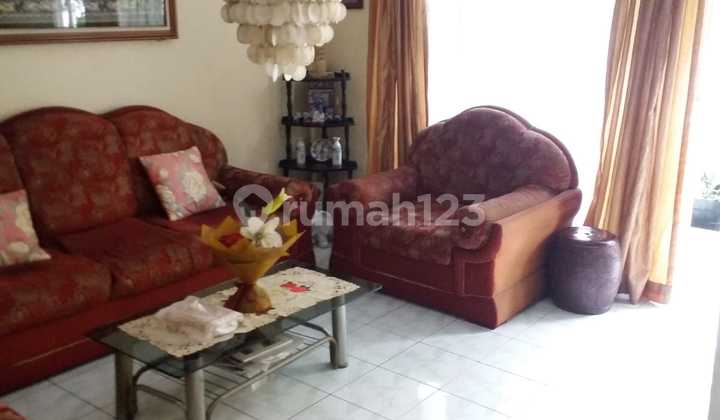 Rumah Tua Tomang. 10X16. Jalan Lebar 2 Mobil.