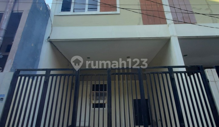 Rumah Baru. Tanjung Duren. 3 Lantai. 4X11. Masuk Mobil. Siap Huni Rumah Baru. Tanjung Duren. 3 Lantai. 4X11. Masuk Mobil. Siap Huni