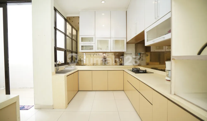 Rumah Tomang 3 Lantai. 6X18. Jalan Lebar 3 Mobil. Siap Huni Rumah Tomang 3 Lantai. 6X18. Jalan Lebar 3 Mobil. Siap Huni