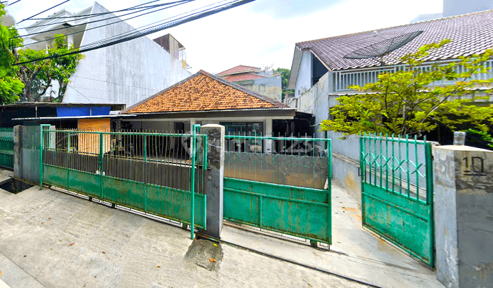 Rumah Tua Gunung Sahari. 14x30. Jalan 3 Mobil 1