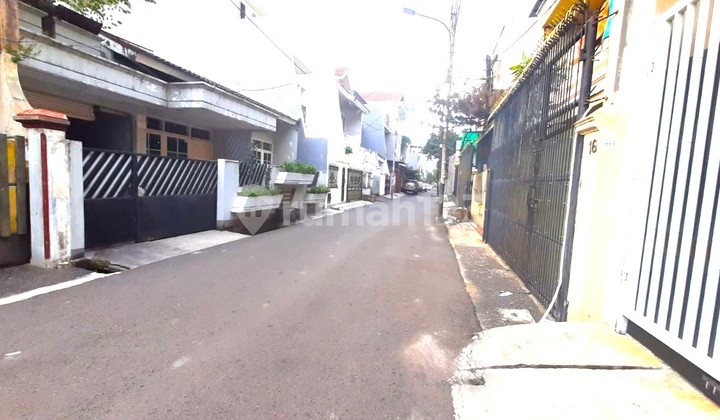 Rumah Tua. Tomang. 1.5 Lantai. 6X15. Jalan 2 Mobil