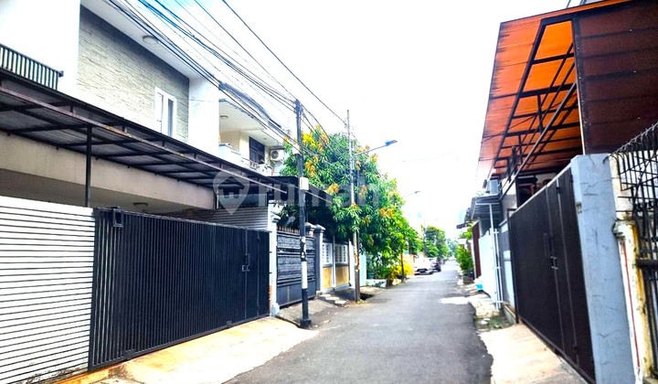 Rumah Tomang. 2 Lantai. 10x17. Jalan 2 Mobil 2