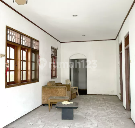 Rumah Tua Cideng. 9X15. Jalan 2 Mobil 2