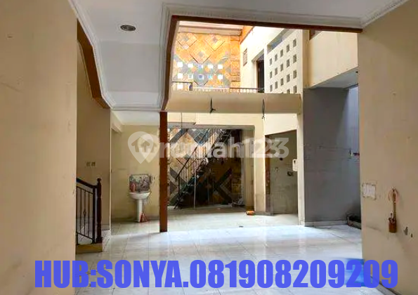 Rumah Tomang. 2 Lantai. 10X19. Jalan 2 Mobil. Dkt Mesjid. Siap Huni