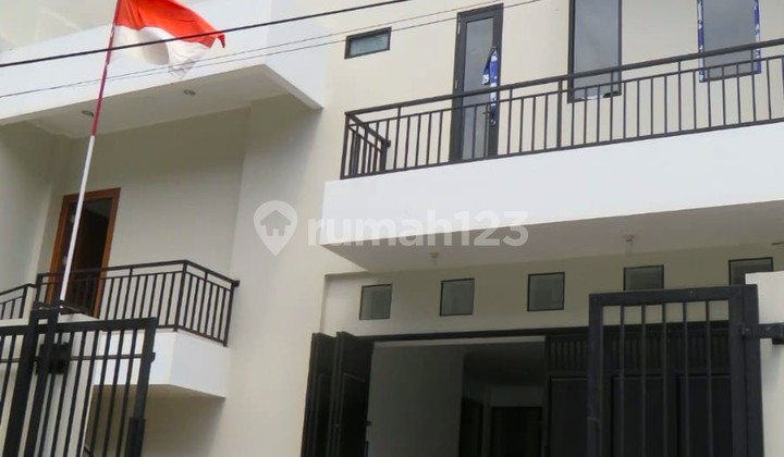 Rumah Baru. Green Vile. 3 Lantai. 11X20. Jalan 2 Mobil. Siap Huni Rumah Baru. Green Vile. 3 Lantai. 11X20. Jalan 2 Mobil. Siap Huni