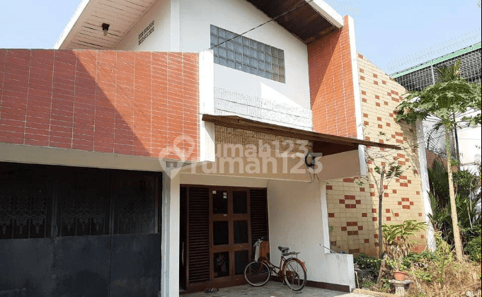 Rumah Tua. Taman Ratu. 14x22. Jalan 2 Mobil 1