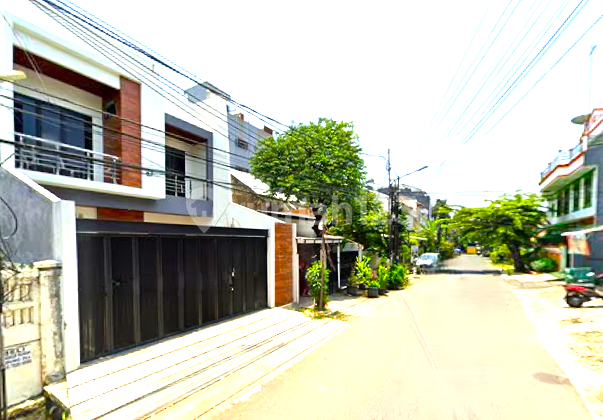 Rumah Tanjung Duren. 3 Lantai. 8X18. Jalan Lebar 3 Mobil