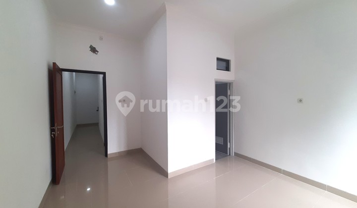 Rumah Baru. Tanjung Duren. 3.5 Lantai. 4X14. Jalan 2 Mobil. Siap Huni