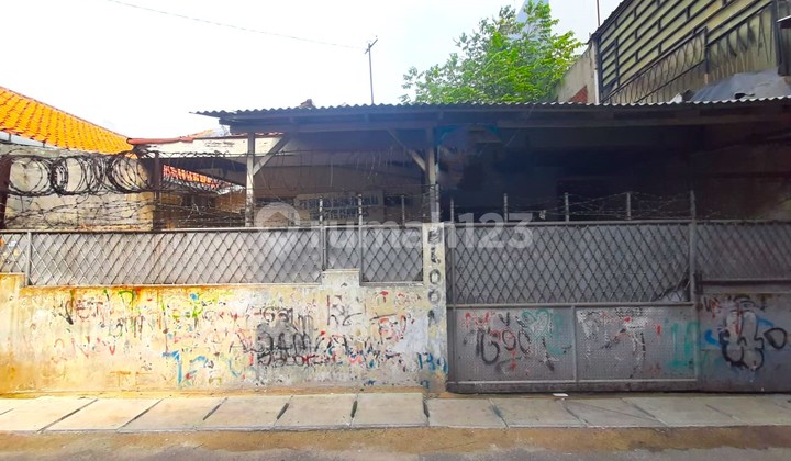 Rumah Tua Cideng. 9X17. Masuk Mobil