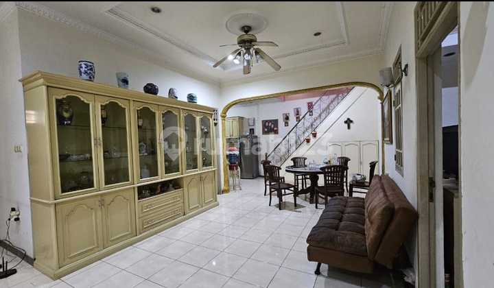 Rumah Tua Grogol Roxy. 10X20. Jalan Lebar 3 Mobil