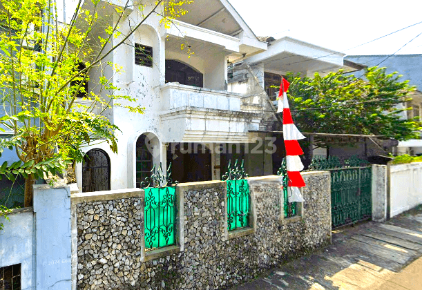 Rumah Tomang. 2 Lantai. 10x20. Jalan 2 Mobil. 1