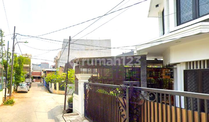 Hook House. Sunter. 3 Floors. 11X20. 2-Car Driveway. Ready to Occupy. 2