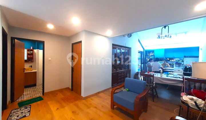 Rumah Gandeng. Tomang. 2 Lantai. 10X15. Semi Furnish. Siap Huni. Rumah Gandeng. Tomang. 2 Lantai. 10X15. Semi Furnish. Siap Huni.