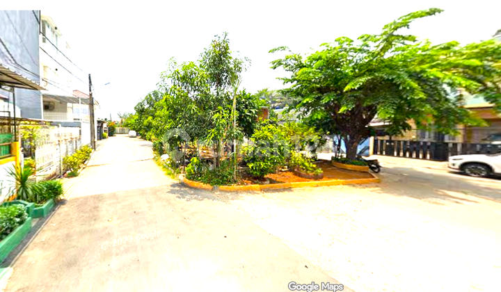 Rumah Tua. Taman Ratu. 10x18. Jalan Lebar 4 Mobil. 2