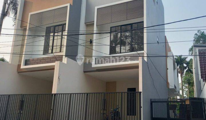 Rumah Baru Taman Ratu. 3 Lantai. 4.5x12. Jalan Lebar 4 Mobil.siap Huni 1