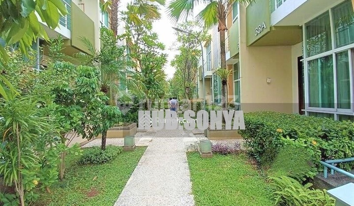 Rumah Tomang. Town House De Oaze. 3 Lantai. 6X15. Siap Huni Rumah Tomang. Town House De Oaze. 3 Lantai. 6X15. Siap Huni